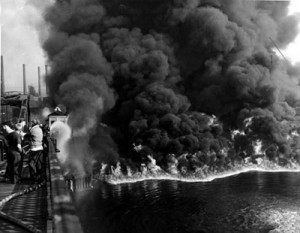 Cuyahoga_River_Fire_Nov._3,_1952
